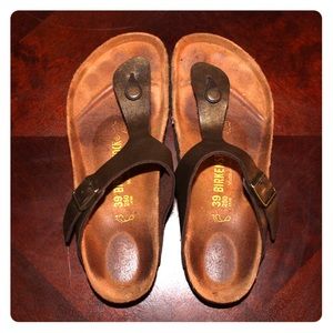 Gizeh Birkenstock in golden brown - EUC